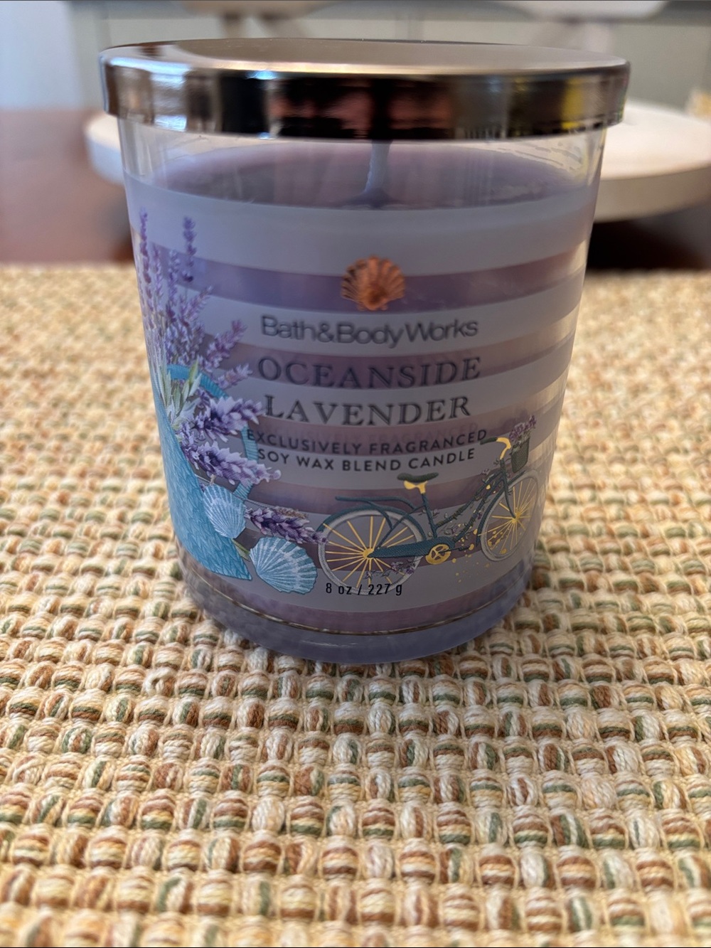 BATH & BODY WORKS SINGLE WICK 8 OZ CANDLE in Oceanside Lavender